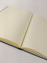 Charger l&#39;image dans la galerie, Livre d&#39;or / Guestbook 30x21cm (A4) tranches dorées
